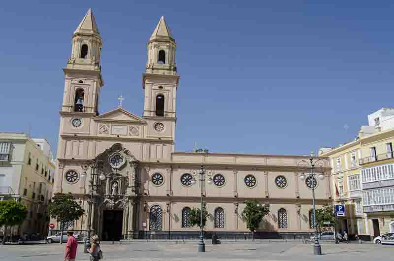 Cádiz 18 - plaza y parroquia de San Antonio.jpg